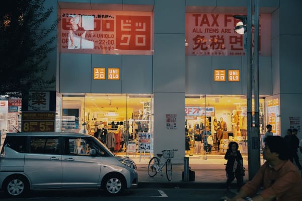Fast fashion: dlaczego tak tania odzież kosztuje tak dużo